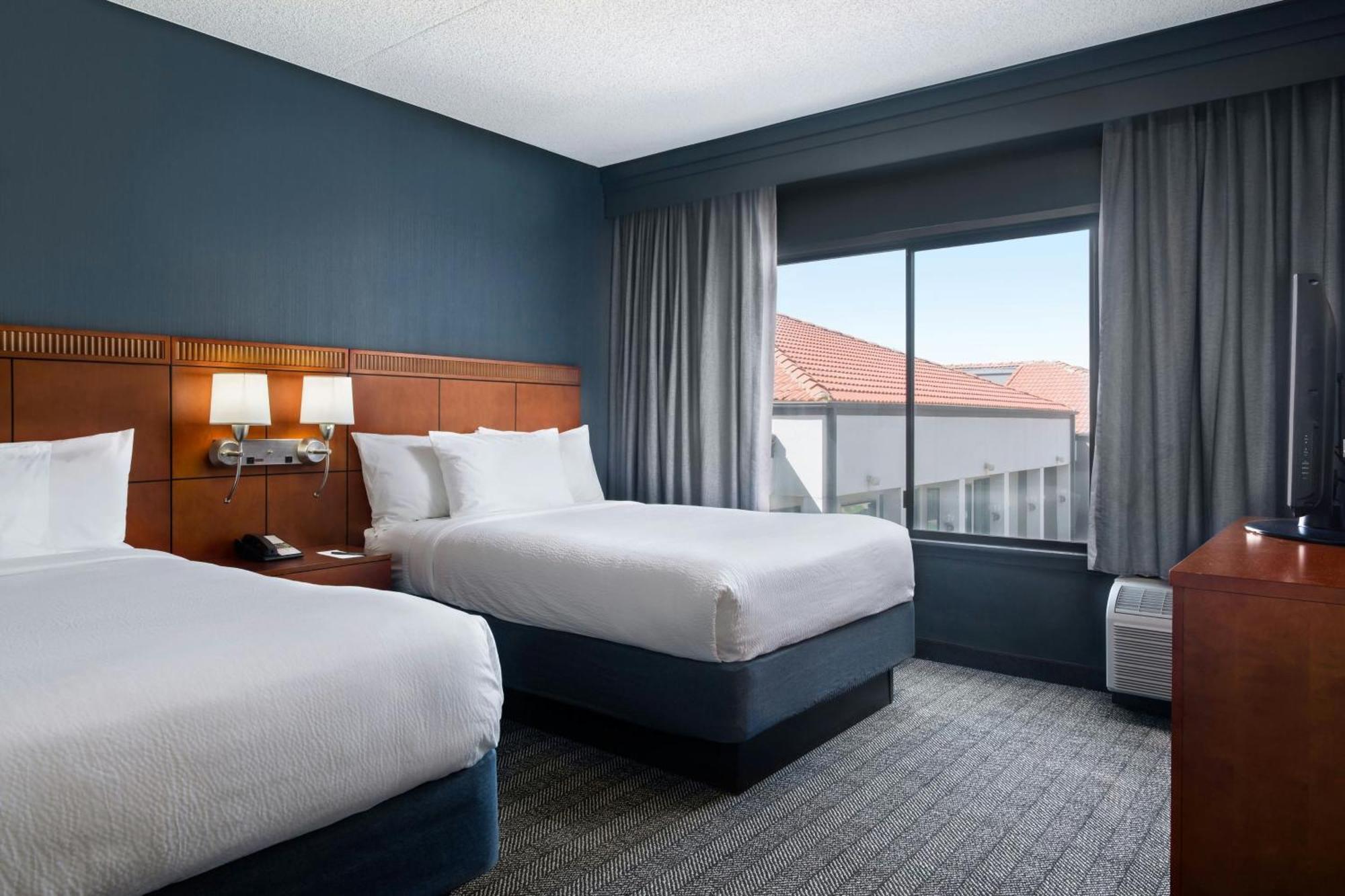 Courtyard By Marriott Phoenix Airport Екстер'єр фото